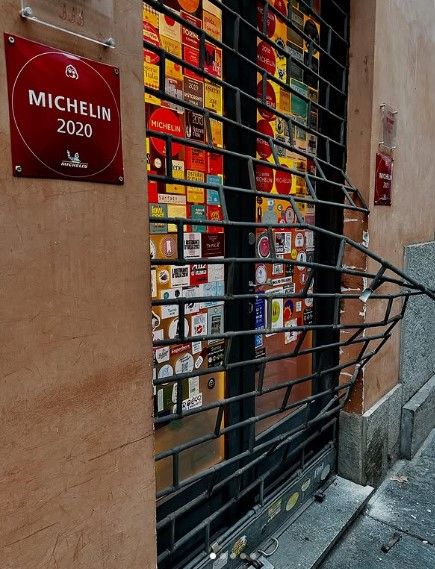 Le foto della spaccata notturna al Ristorante Consorzio Le foto della spaccata notturna al Ristorante Consorzio