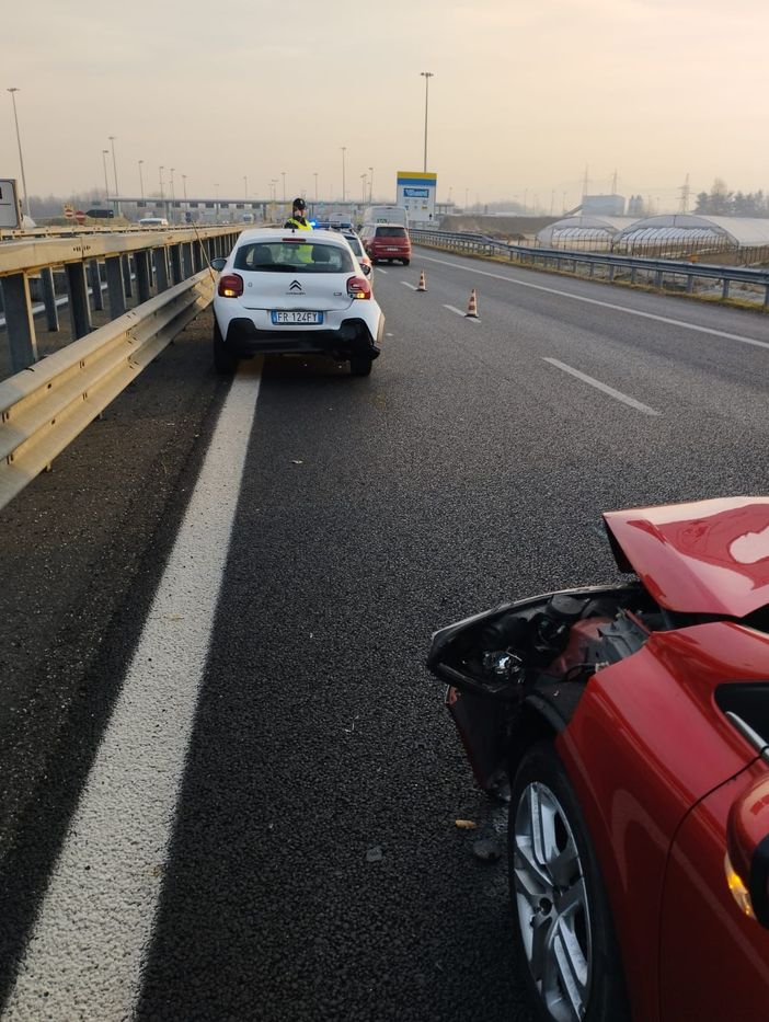 Ancora un incidente sulla tangenziale: quattro veicoli coinvolti sul raccordo Torino-Pinerolo Ancora un incidente sulla tangenziale: quattro veicoli coinvolti sul raccordo Torino-Pinerolo
