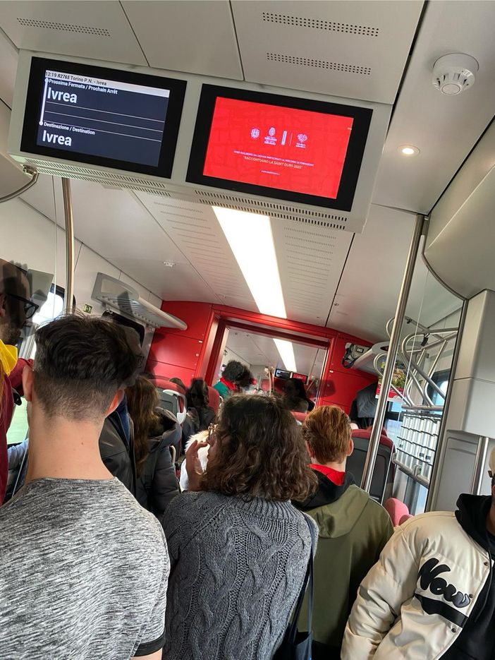 Trasporti, Avetta (Pd) attacca: &quot;Vagoni strapieni e gente in piedi durante i giorni del Carnevale, inaccettabile&quot;