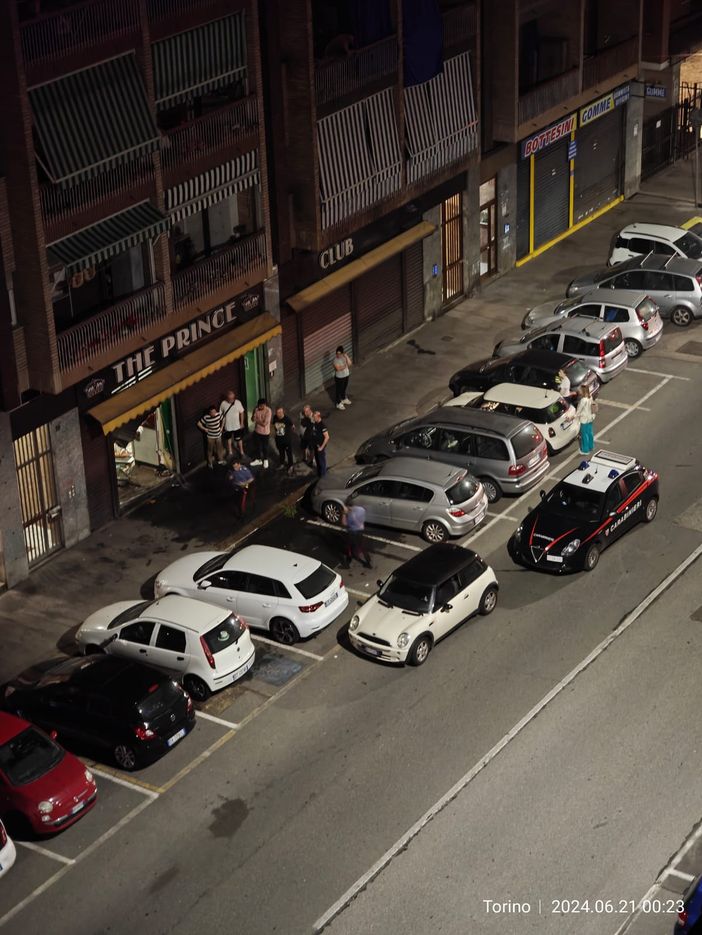 rapina in strada con auto carabinieri