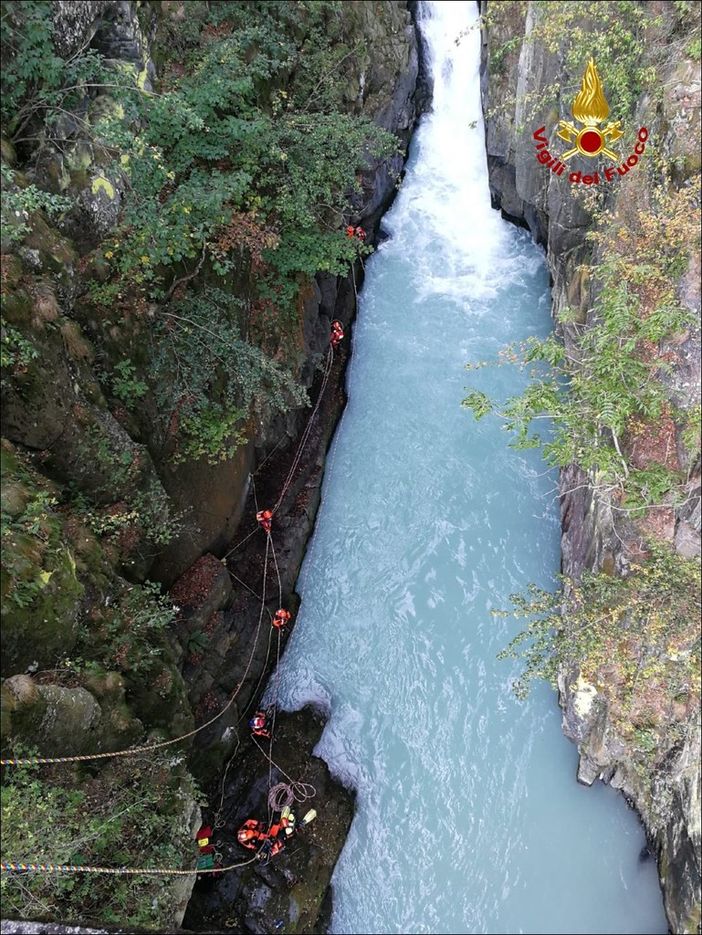 Ala di Stura, ritrovato morto l’uomo finito nelle acque della cascata La Gorgia Ala di Stura, ritrovato morto l’uomo finito nelle acque della cascata La Gorgia