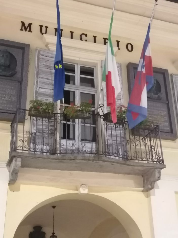 Il “mistero” dello stemma scomparso a Cavour