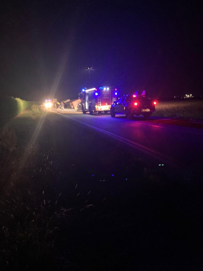 Incidente stradale con un bilico ribaltato nei pressi di Vigone Incidente stradale con un bilico ribaltato nei pressi di Vigone