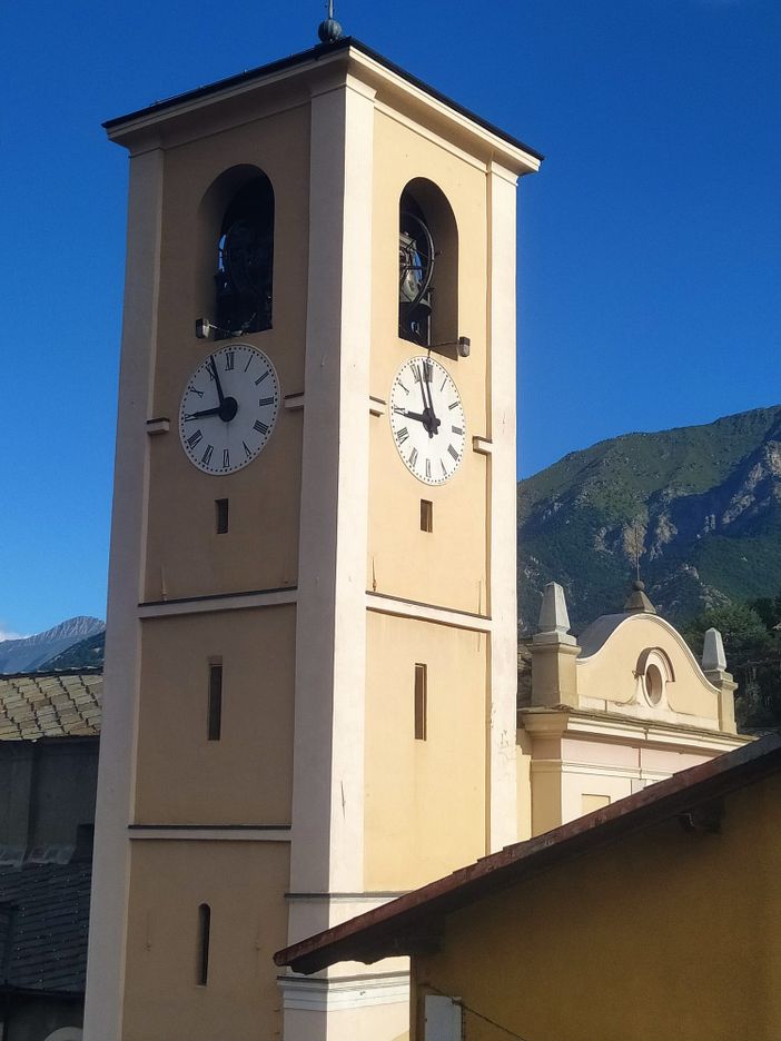 Il campanile della chiesa di Perosa Argentina Il campanile della chiesa di Perosa Argentina