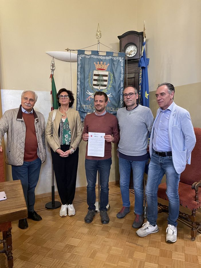 La foto dopo la firma La foto dopo la firma