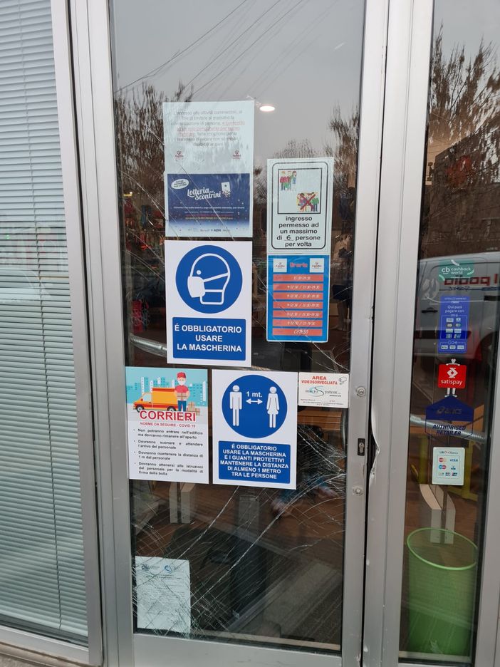 Porta forzata al Podio Sport di Pinerolo