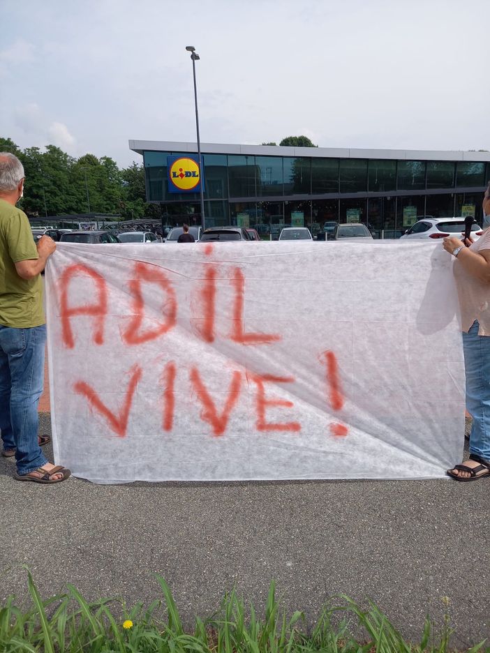 Presidio al Lidl corso Torino Pinerolo