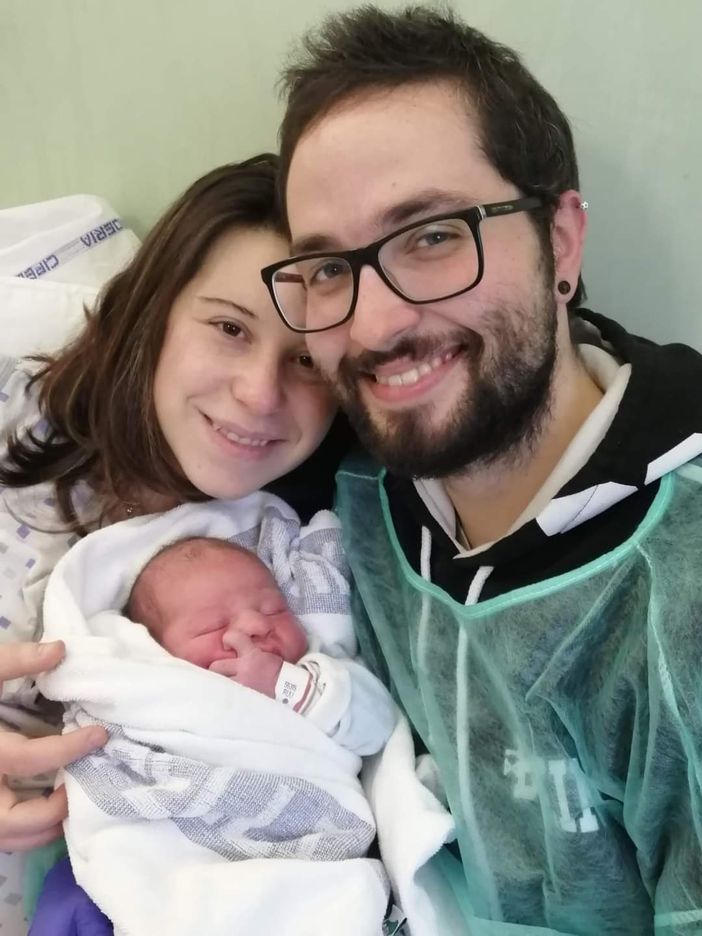 Andrea con mamma Cristina e papà Loris primo nato 2021 Asl To3 Andrea con mamma Cristina e papà Loris primo nato 2021 Asl To3