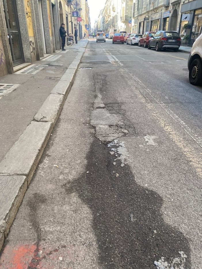 Le buche lungo via Principe Amedeo (foto Pierlucio Firrao)
