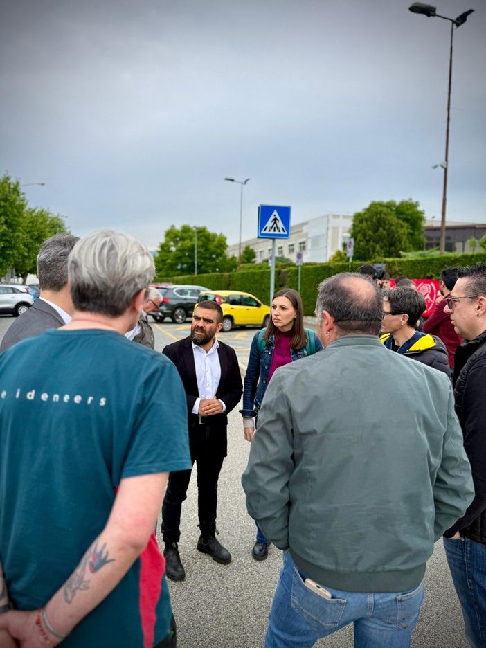 Grimaldi e Cera con i lavoratori di Italdesign a Moncalieri