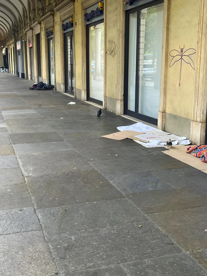 Persone senza fissa dimora in corso Vinzaglio