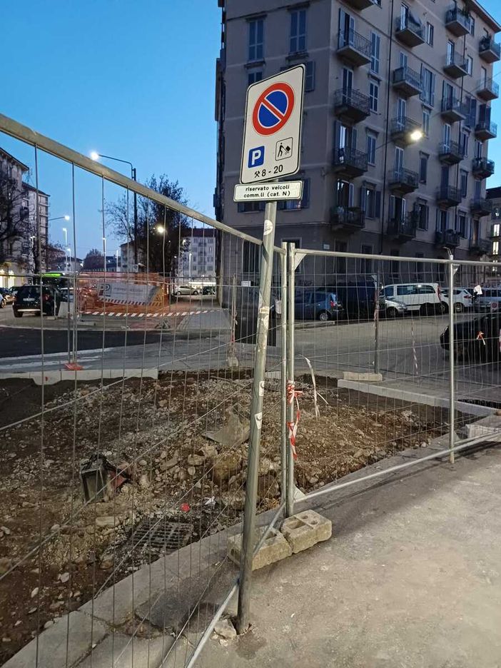 Via Caserta senza stallo per carico e scarico Via Caserta senza stallo per carico e scarico
