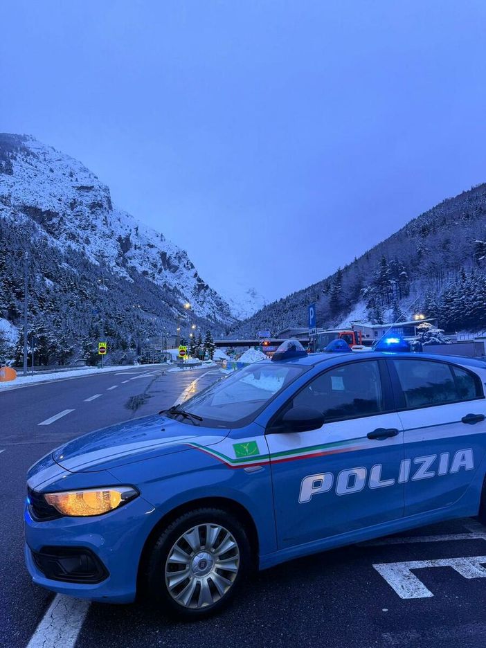 Volante della Polizia a Bardonecchia