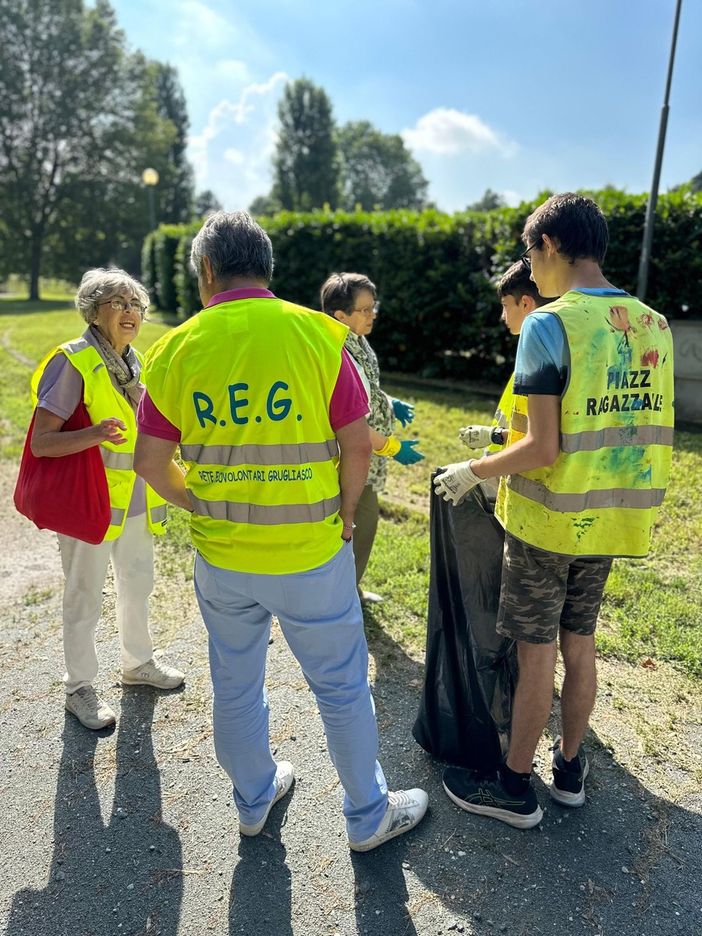 A Grugliasco Ecovolontari e giovani di Piazza ragazzabile insieme per l'ambiente A Grugliasco Ecovolontari e giovani di Piazza ragazzabile insieme per l'ambiente
