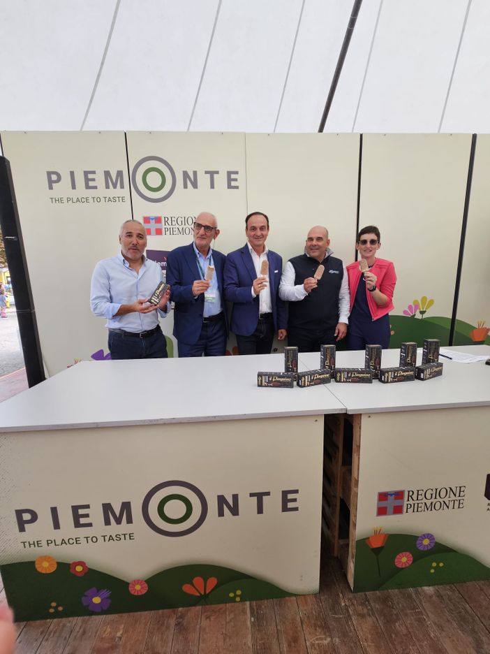 Il Pinguino di PEPINO compie 85 anni e si presenta nella nuova proposta con il GRANULATO alla Nocciola Il Pinguino di PEPINO compie 85 anni e si presenta nella nuova proposta con il GRANULATO alla Nocciola