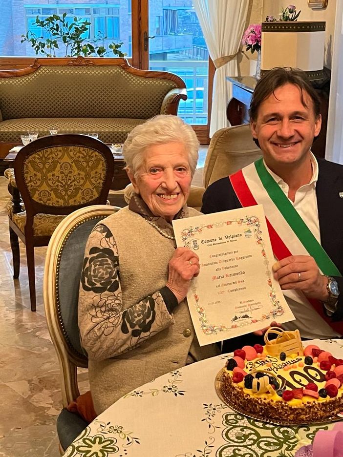 Una centenaria a Volpiano: Maria Raimondo festeggiata dal sindaco Panichelli
