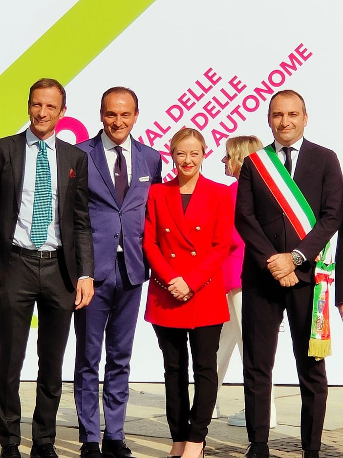 La premier Meloni è arrivata a Torino: ad accoglierla Lo Russo e Cirio. Mentre a pochi passi restano scontri e tensioni La premier Meloni è arrivata a Torino: ad accoglierla Lo Russo e Cirio. Mentre a pochi passi restano scontri e tensioni