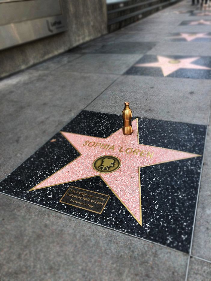 La bottiglia di Molecola ispirata a Sofia Loren e Giorgio Armani premiata a Los Angeles La bottiglia di Molecola ispirata a Sofia Loren e Giorgio Armani premiata a Los Angeles