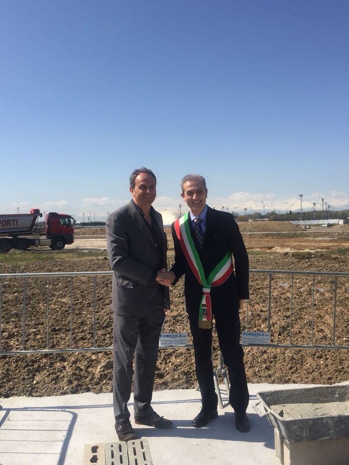 Posata la prima pietra del Retail Park di Mondojuve a Vinovo, diventerà il parco commerciale più grande del Piemonte. A fine progetto più di mille nuovi posti di lavoro (FOTO e VIDEO) Posata la prima pietra del Retail Park di Mondojuve a Vinovo, diventerà il parco commerciale più grande del Piemonte. A fine progetto più di mille nuovi posti di lavoro (FOTO e VIDEO)