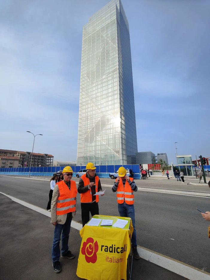 Grattacielo Piemonte, Manfredi (Radicali Italiani): &quot;Regione deve pagare 15 milioni di euro ai costruttori&quot;