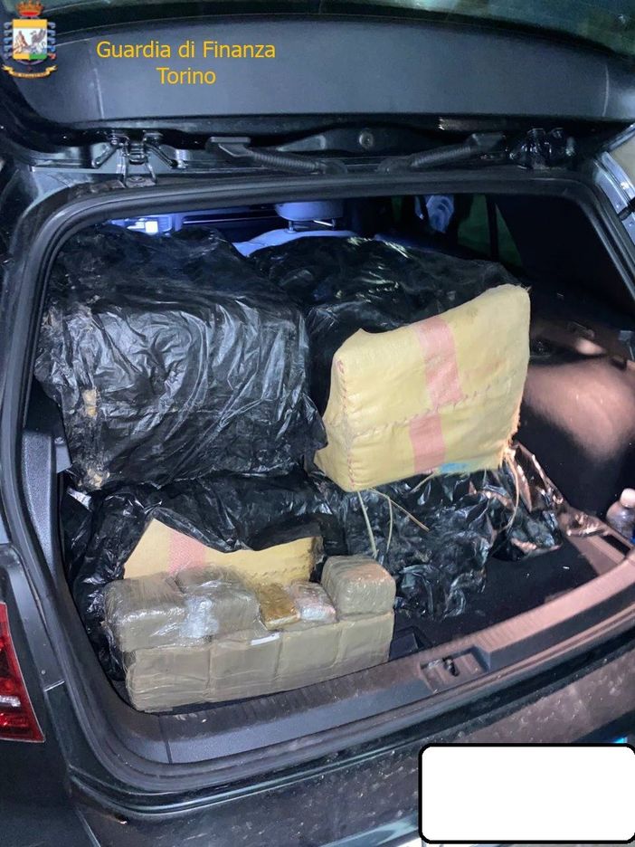 Gli uomini della Guardia di Finanza hanno arrestato un uomo di 35 anni Gli uomini della Guardia di Finanza hanno arrestato un uomo di 35 anni