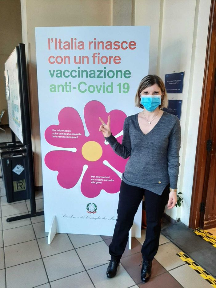 donna vaccinata anti covid