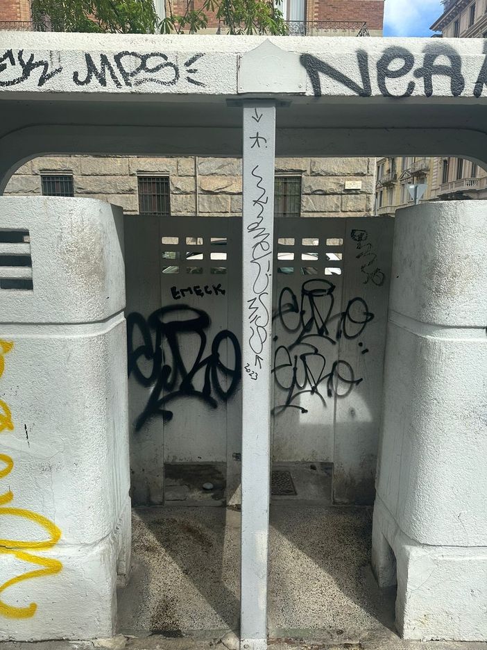 "Fatiscenti, sporchi e malcurati", preoccupa la situazione dei bagni pubblici nella Circoscrizione 6 (foto di archivio) "Fatiscenti, sporchi e malcurati", preoccupa la situazione dei bagni pubblici nella Circoscrizione 6 (foto di archivio)