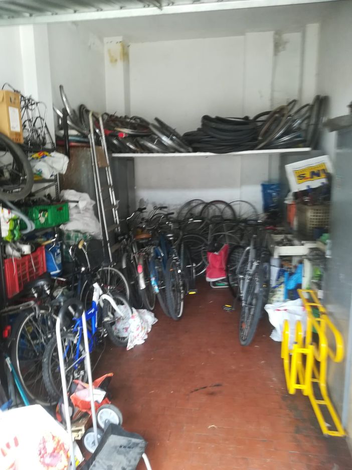 Riconosce in rete la bici che gli era stata rubata, i vigili urbani denunciano la donna che l'aveva posta in vendita sul web Riconosce in rete la bici che gli era stata rubata, i vigili urbani denunciano la donna che l'aveva posta in vendita sul web