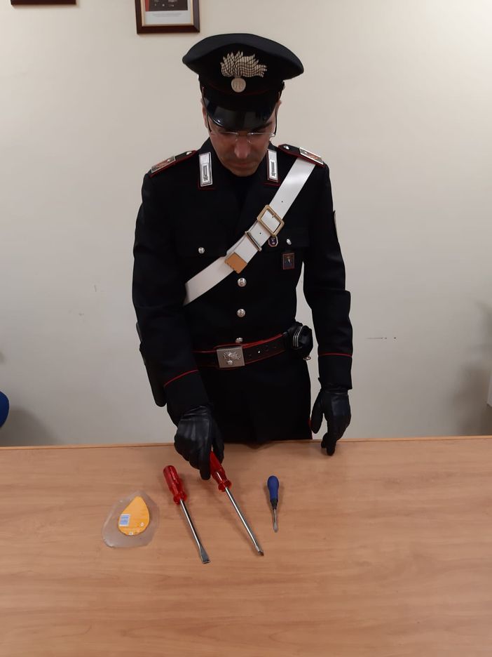 Tentano di entrare in un condominio di Pinerolo: due donne arrestate Tentano di entrare in un condominio di Pinerolo: due donne arrestate