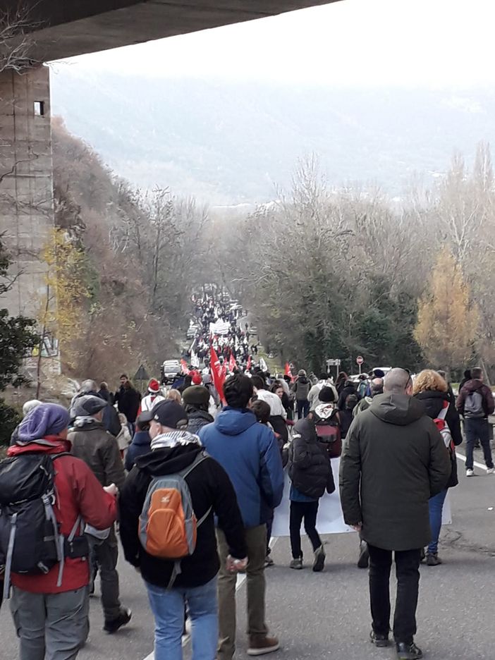 Migliaia di valsusini in corteo contro la Tav: &quot;Continuiamo a resistere&quot;
