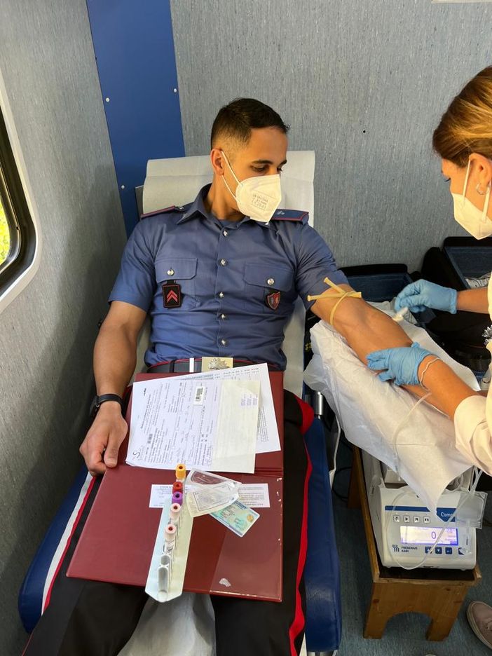 Oggi è la Giornata Mondiale del Donatore del Sangue: in piazza Castello gospel e risate con Zelig