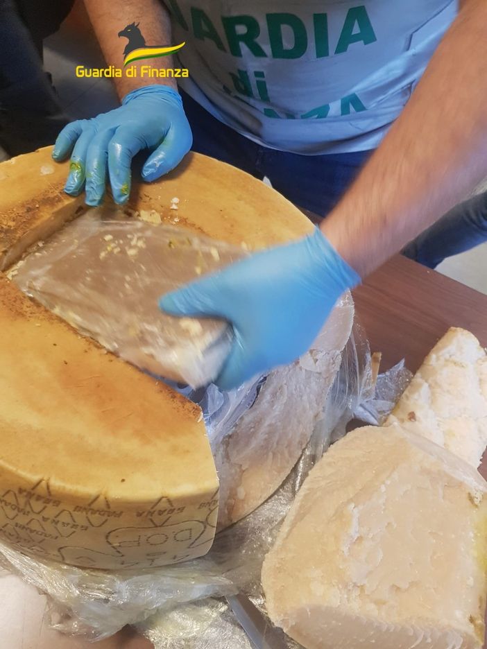droga nascosta nel parmigiano