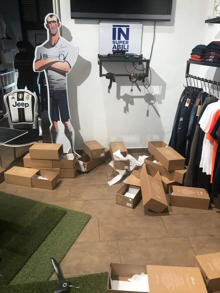 A Torino furto all'Insuperabili Shop, il negozio della scuola atleti calcio disabili