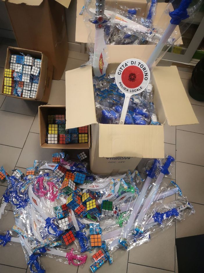 Blitz degli agenti in uno store di corso XI Febbraio