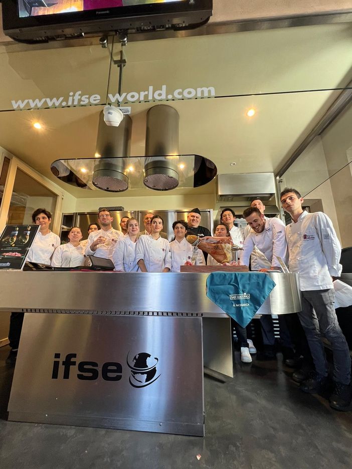 Il Prosciutto di Parma dop del Prosciuttificio San Giacomo sale in cattedra all’IFSE Culinary Institute di Piobesi