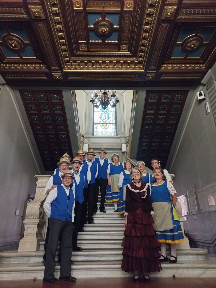 Palazzo Cisterna, arrivederci a settembre: storia, cultura, canti e balli popolari per l'ultima visita della stagione