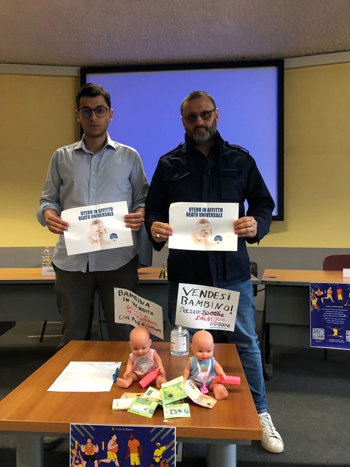 "Bambini in vendita in Circoscrizione 4", protesta di Fratelli d’Italia contro l'utero in affitto "Bambini in vendita in Circoscrizione 4", protesta di Fratelli d’Italia contro l'utero in affitto