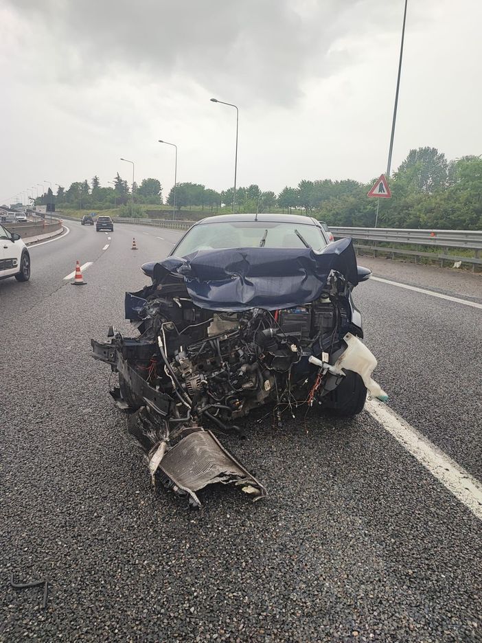 La pioggia trasforma la tangenziale di Torino in una roulette La pioggia trasforma la tangenziale di Torino in una roulette