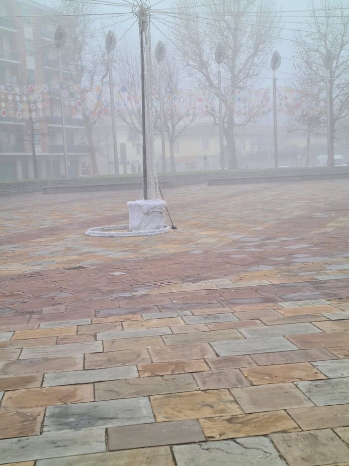 Nichelino: devastata dai vandali, piazza Di Vittorio prova a rialzarsi ospitando la Befana Nichelino: devastata dai vandali, piazza Di Vittorio prova a rialzarsi ospitando la Befana