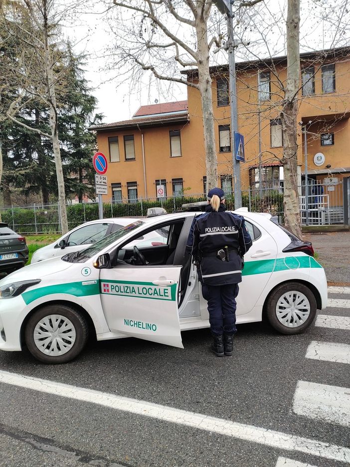 Controlli lungo le strade di Nichelino: 40 i veicoli verificati, due le persone denunciate Controlli lungo le strade di Nichelino: 40 i veicoli verificati, due le persone denunciate