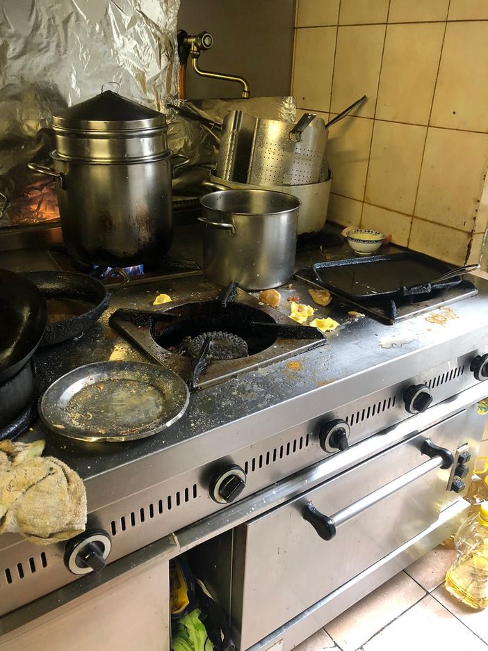 Conservava il pesce in pessime condizioni igieniche: sanzionato un ristoratore di corso Brescia