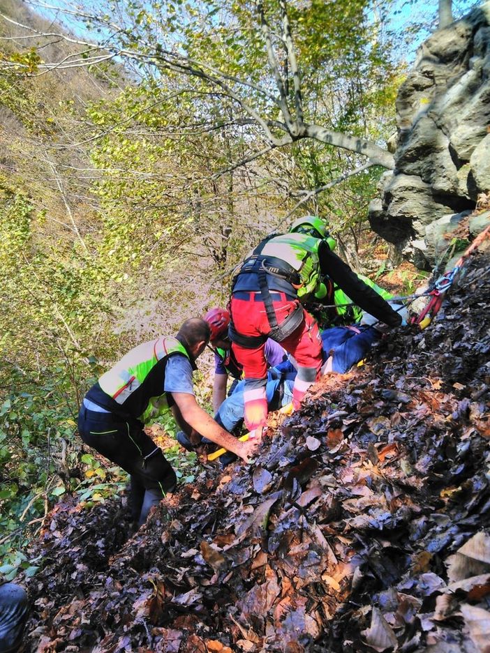 Cumiana, fungaiolo di 81 anni recuperato dai tecnici del Soccorso Alpino Cumiana, fungaiolo di 81 anni recuperato dai tecnici del Soccorso Alpino