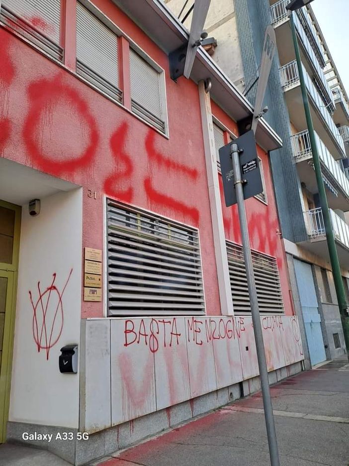 Sede Fiom imbrattata Sede Fiom imbrattata