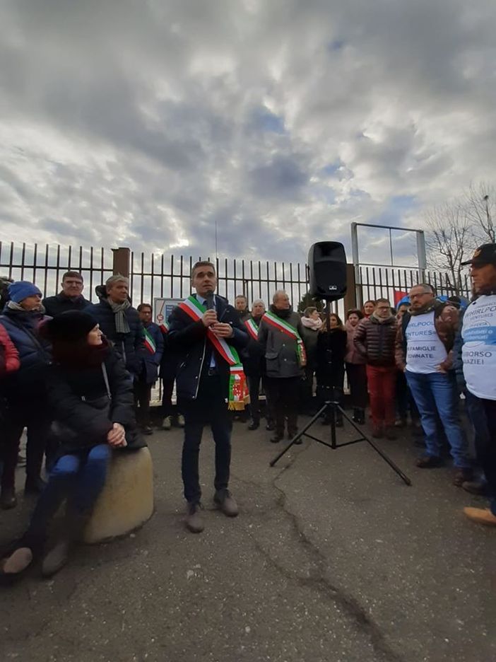 Ex Embraco, Sicchiero: "Parlamentari e consiglieri regionali paghino il viaggio a Roma ai dipendenti per partecipare all'incontro al Mise" Ex Embraco, Sicchiero: "Parlamentari e consiglieri regionali paghino il viaggio a Roma ai dipendenti per partecipare all'incontro al Mise"