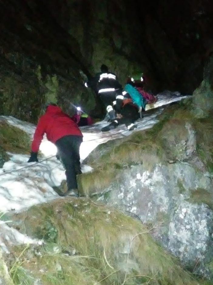 Val Pellice, il soccorso alpino salva quattro escursionisti bloccati dal ghiaccio Val Pellice, il soccorso alpino salva quattro escursionisti bloccati dal ghiaccio