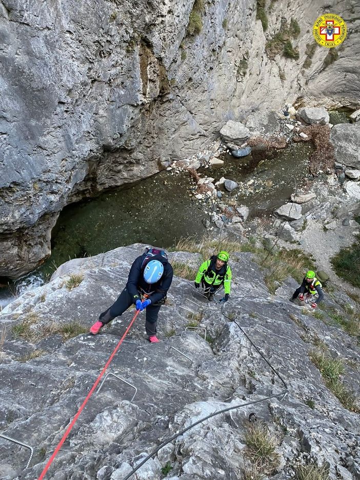 La donna si è procurata qualche lieve escoriazione