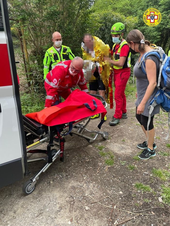 Tecnici del soccorso alpino in azione Tecnici del soccorso alpino in azione