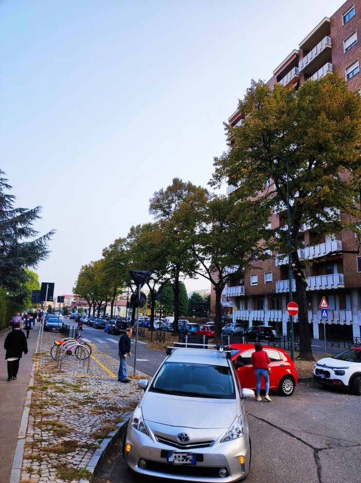 Piazza pedonale davanti all'Alvaro-Gobetti, ma via Romita resta aperta alle auto Piazza pedonale davanti all'Alvaro-Gobetti, ma via Romita resta aperta alle auto
