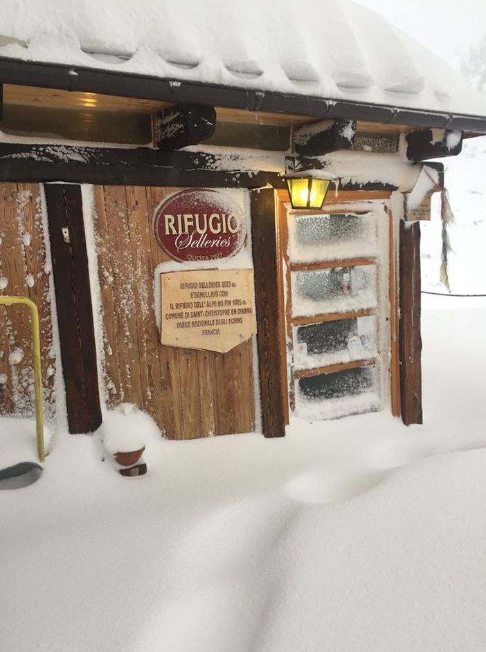 Vanno via da Milano per trascorrere la quarantena in Alta Val Chisone: il “no” del Selleries