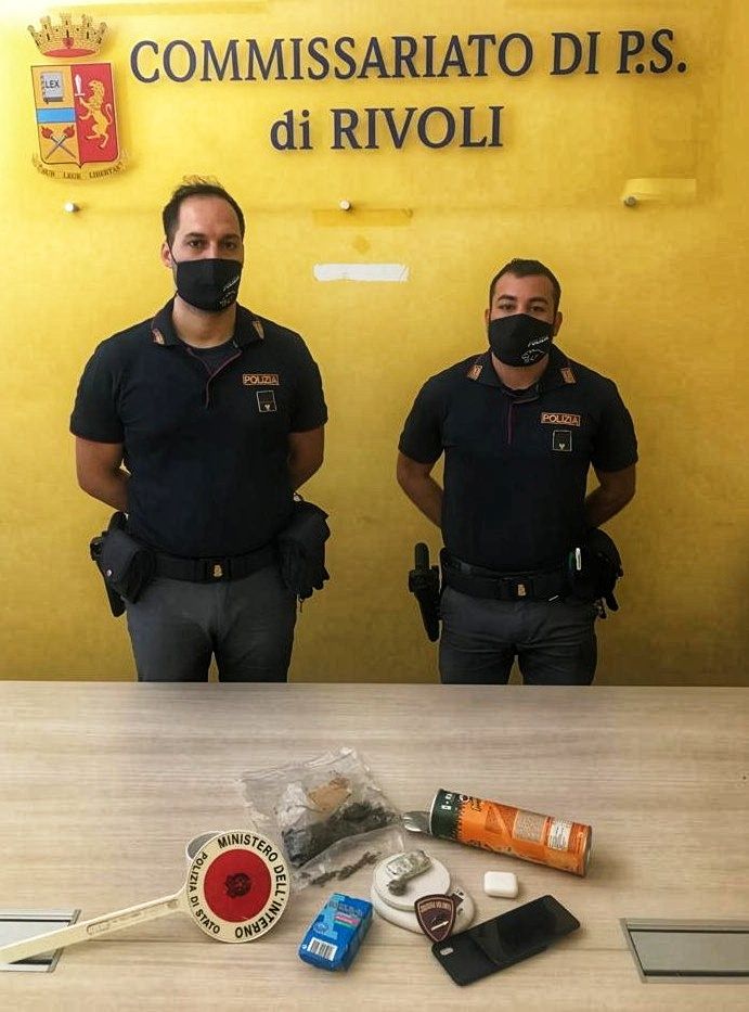 Nascondevano la droga nel barattolo di patatine: nei guai due minorenni di una comunità di Rivoli